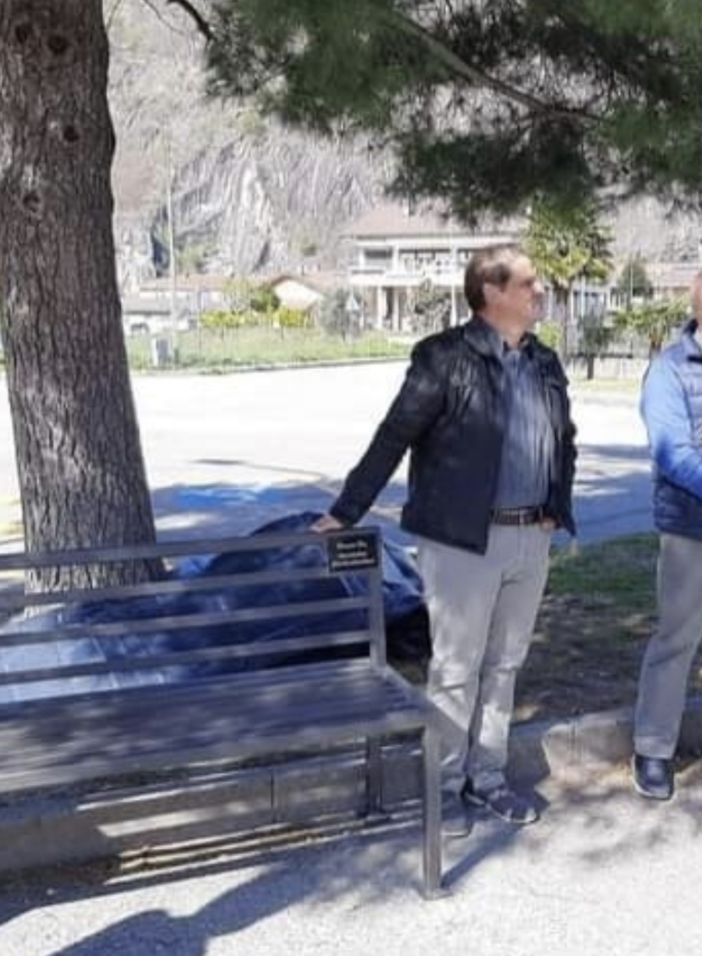 'Dire, fare, cambiare' dona una nuova panchina per Villa Sud