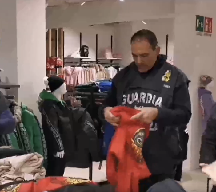 Operazione “Interstellar”: sequestrati oltre 20 mila capi d'abbigliamento contraffatti, due denunciati. VIDEO
