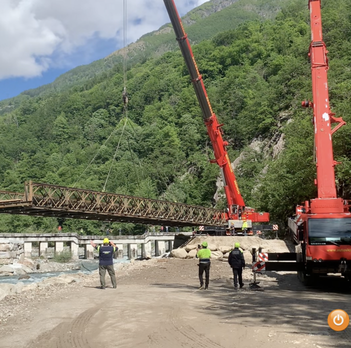 Bognanco, posato il ponte bailey per ripristinare la viabilità FOTO E VIDEO