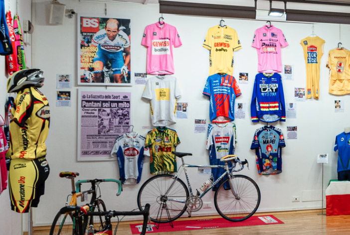 Al Carrefour una mostra dei cimeli di Pantani e Chiappucci