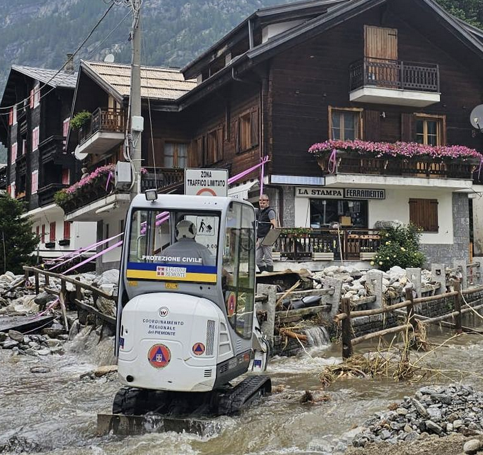 Oltre 50 uomini della Protezione Civile impegnati a Macugnaga