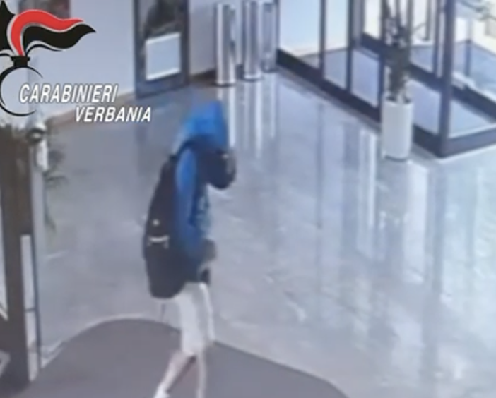 Ruba un orologio da 10mila euro dallo spogliatoio delle Terme di Premia, arrestato 45enne torinese VIDEO