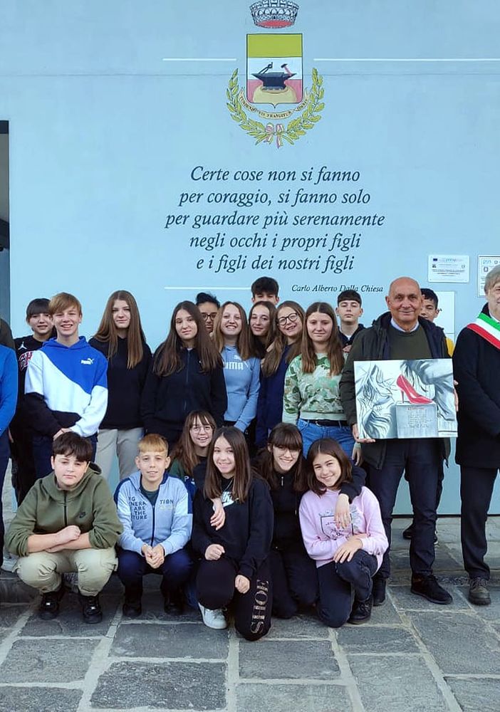 Violenza sulle donne, Premosello dona un quadro alla scuola di Vogogna
