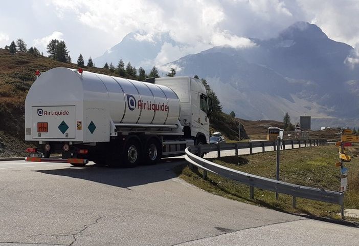 La strada che sale al Sempione (foto tratta dal sito Iniziativa delle Alpi)