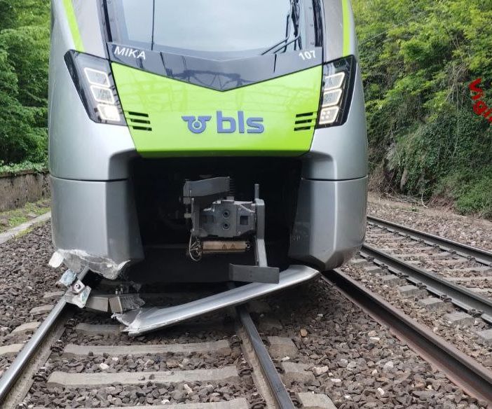 Incidente ferroviario a Preglia, passeggeri evacuati, ma linea ancora interrotta. VIDEO