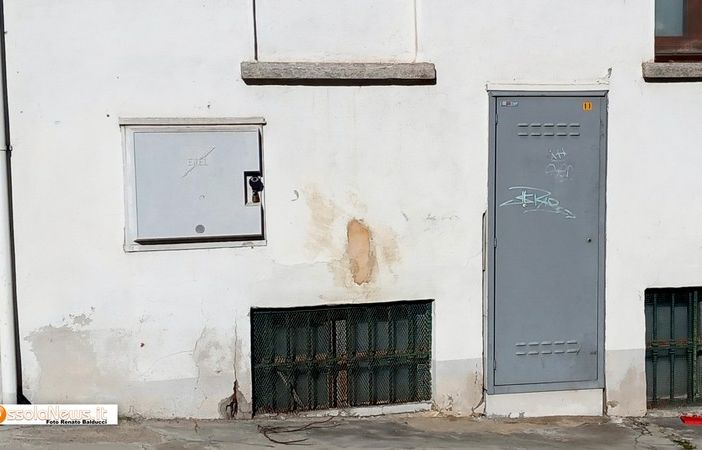Continui black out alla cabina Tim, attività commerciali senza telefono e internet