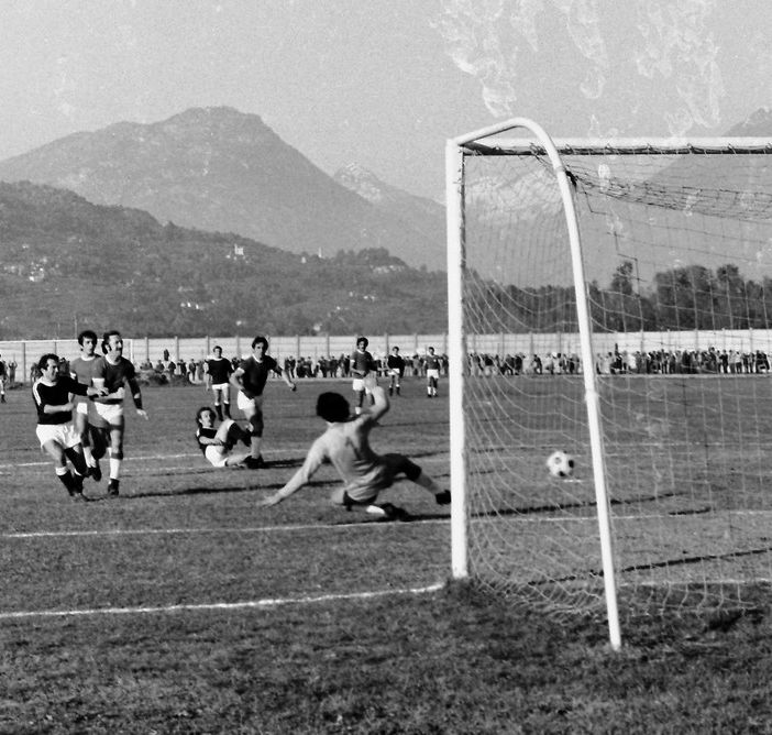 Un derby tra Virtus Villa e Juventus Domo, ai tempi in cui sugli spalti c'erano centinaia di persone