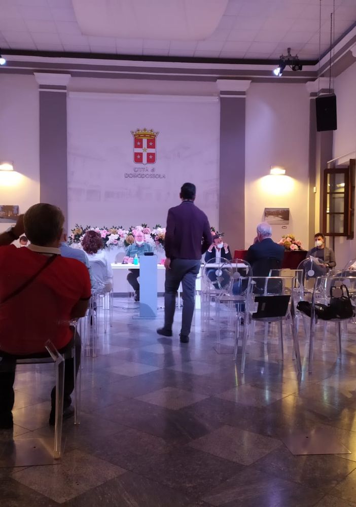 A Domo il consiglio comunale torna in presenza: al centro della riunione il nuovo parcheggio intitolato a Padre Michelangelo