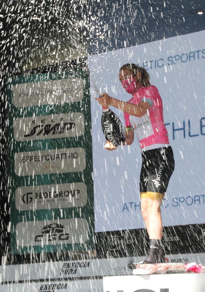 Giro Donne, Anna Van der Breggen domina in Formazza FOTO