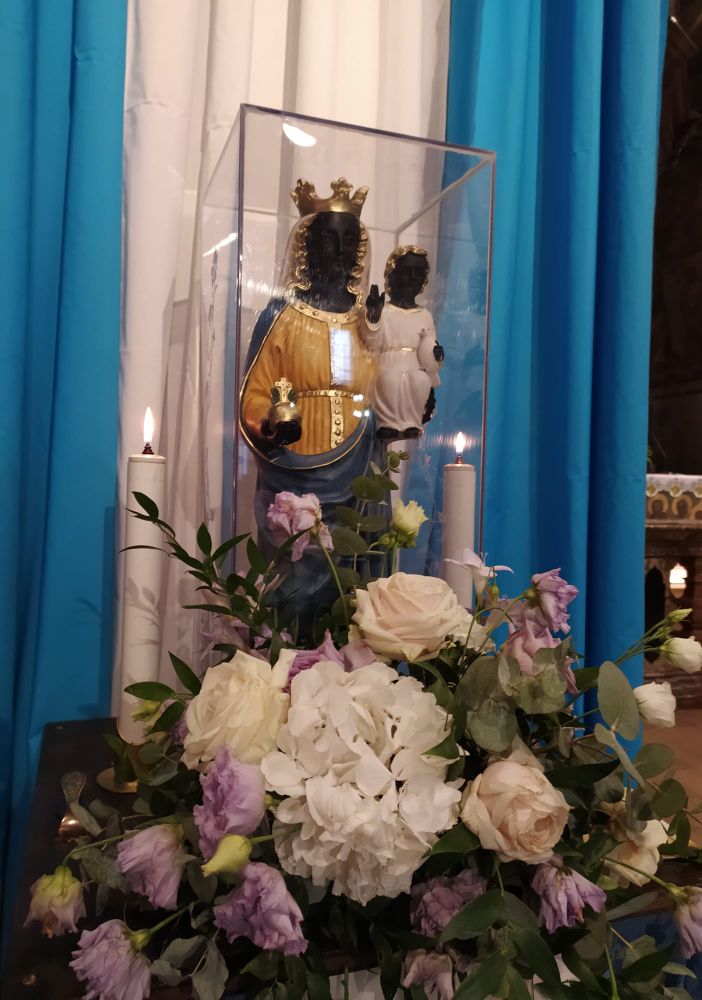 La Madonna Nera di Oropa è esposta alla Collegiata di Domo