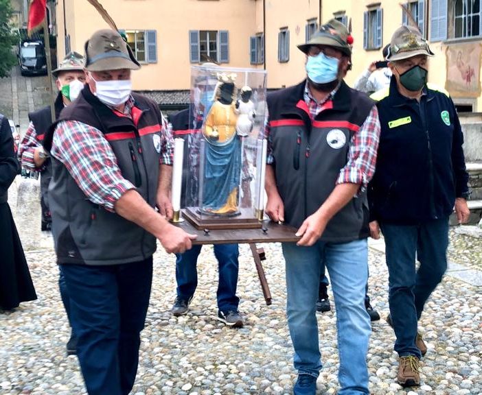 La Madonna di Oropa ha raggiunto il Calvario. FOTO