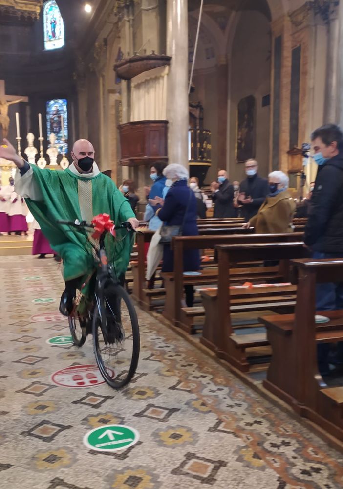 La comunità parrocchiale domese ha salutato don Riccardo Zaninetti FOTO