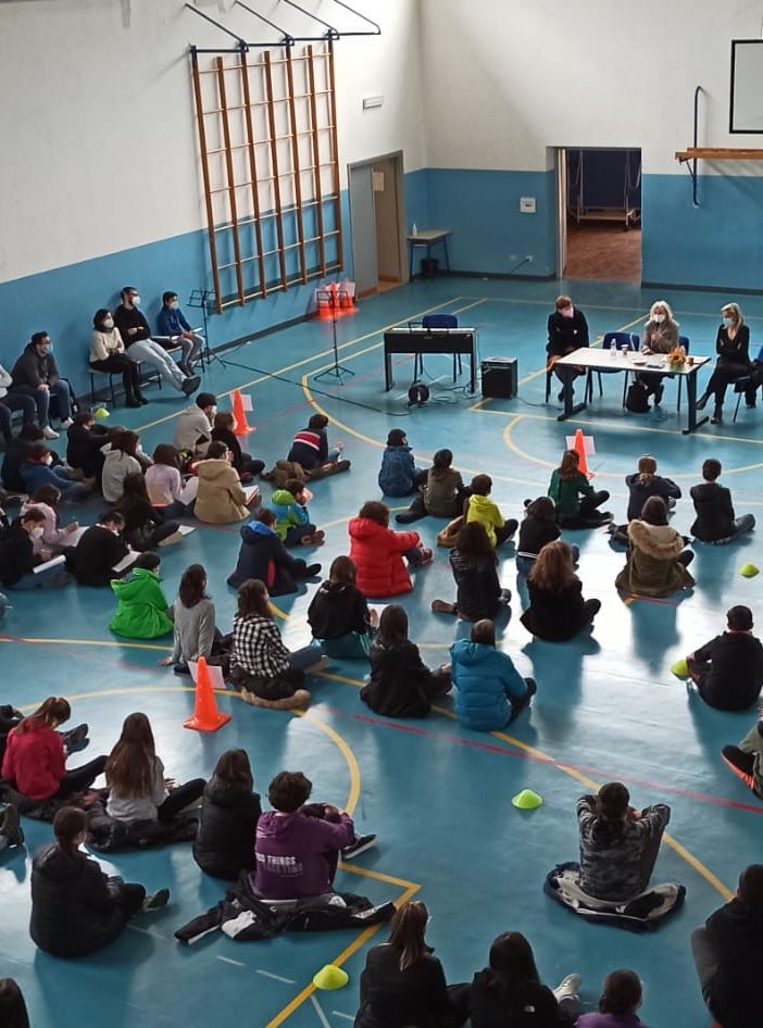 Il dramma della guerra: gli studenti di Santa Maria Maggiore incontrano Giuliana Sgrena