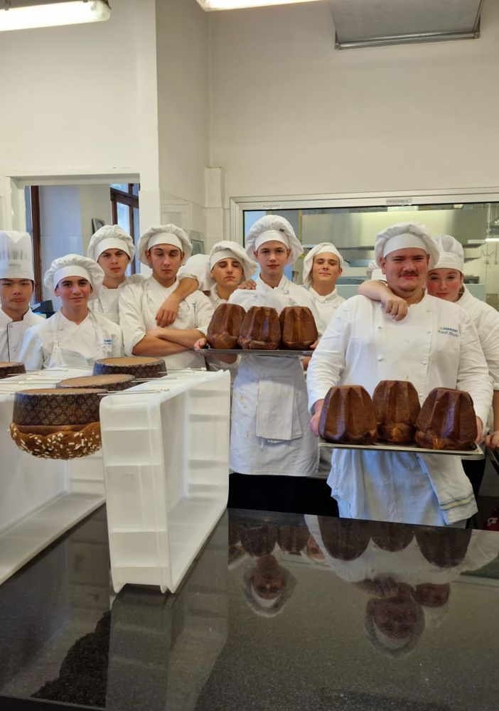 Da regalare o da gustare a Natale, tornano i panettoni e i pandori artigianali del Borgo Molinetto
