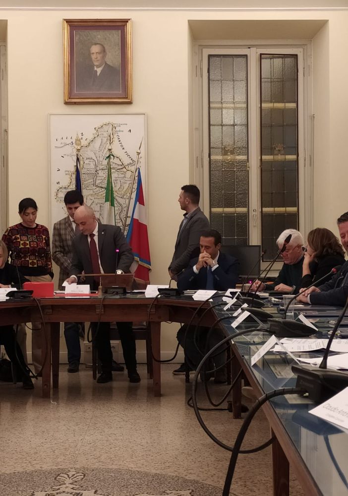 In consiglio comunale un minuto di silenzio per le vittime dell'alluvione di Ischia. VIDEO