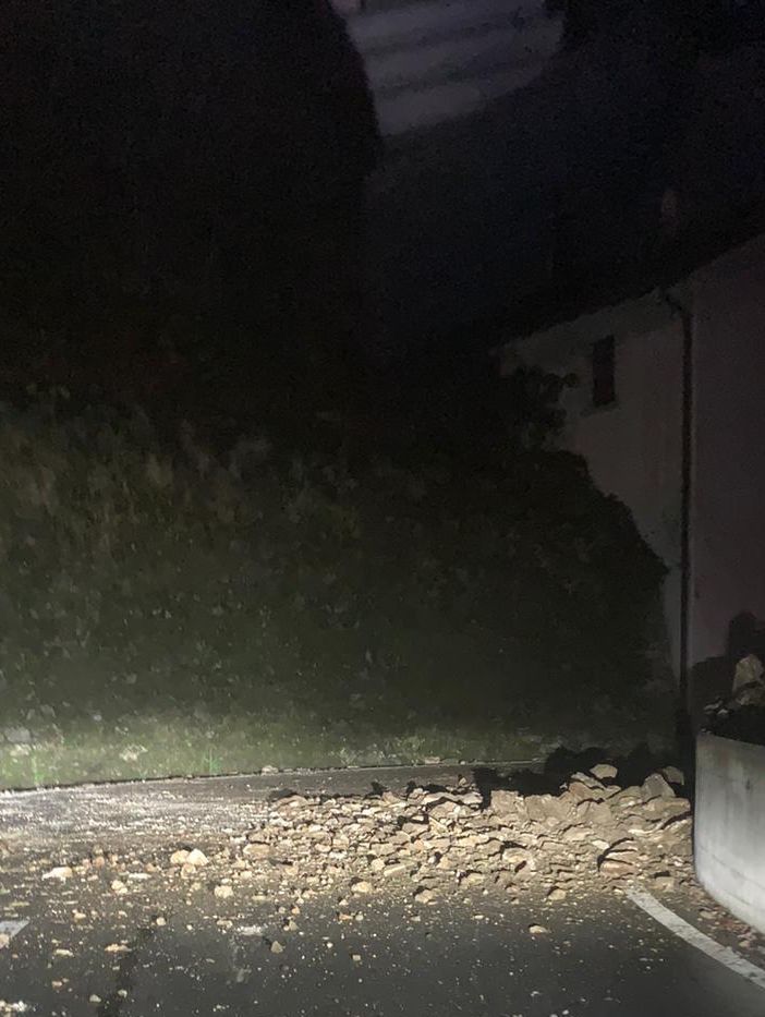 Frana nelle Centovalli, interrotto  il collegamento stradale tra Ossola e Canton Ticino