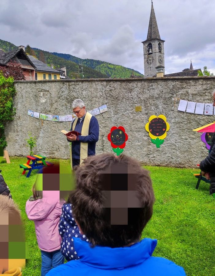 Dedicato alla maestra Emy il parco giochi delle scuole di Craveggia