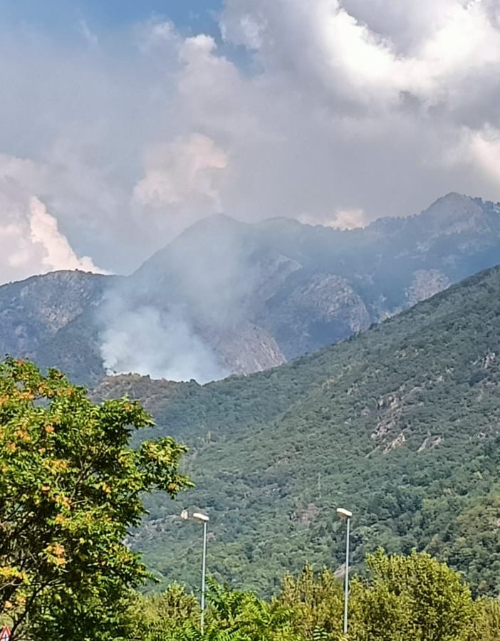 Grosso incendio sulle alture tra Beura e Cosasca FOTO