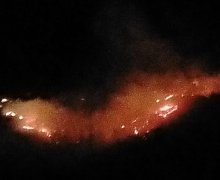 Bosco in fiamme a Montecrestese