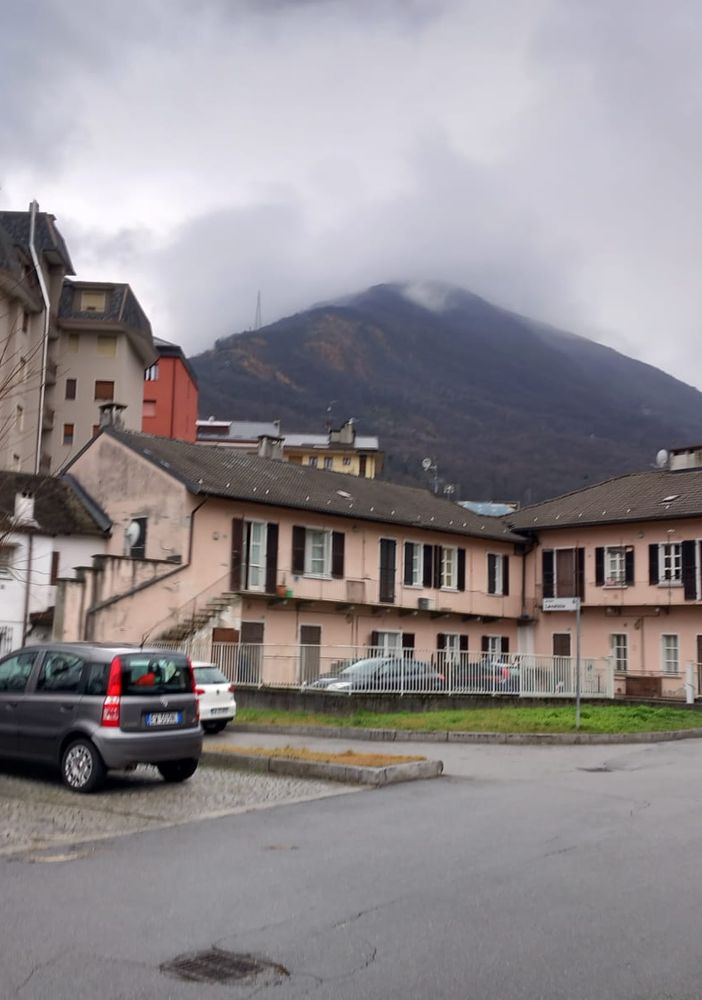 Donna stroncata da un malore in casa a Villa