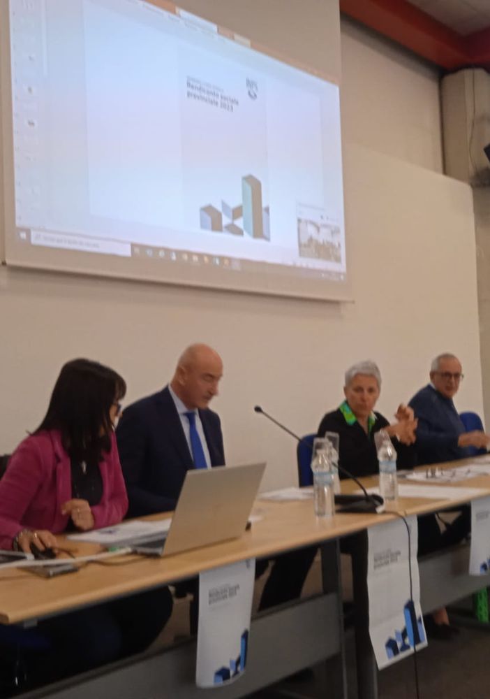 Il Vco si spopola e invecchia, lo salvano i migranti