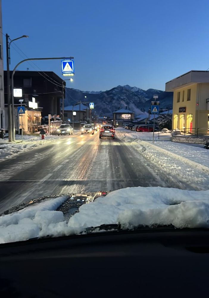 Neve e polemiche per le strade disastrate. Eppure non siamo una località marittima....