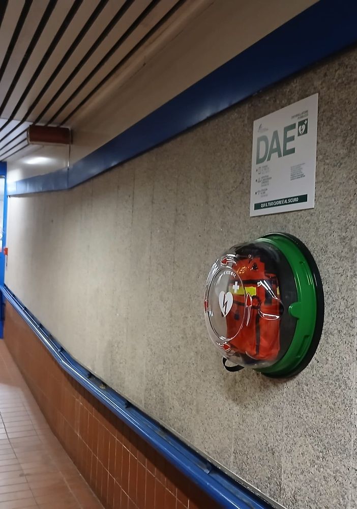 Nuovi defibrillatori nelle stazioni della ferrovia Vigezzina - Centovalli FOTO