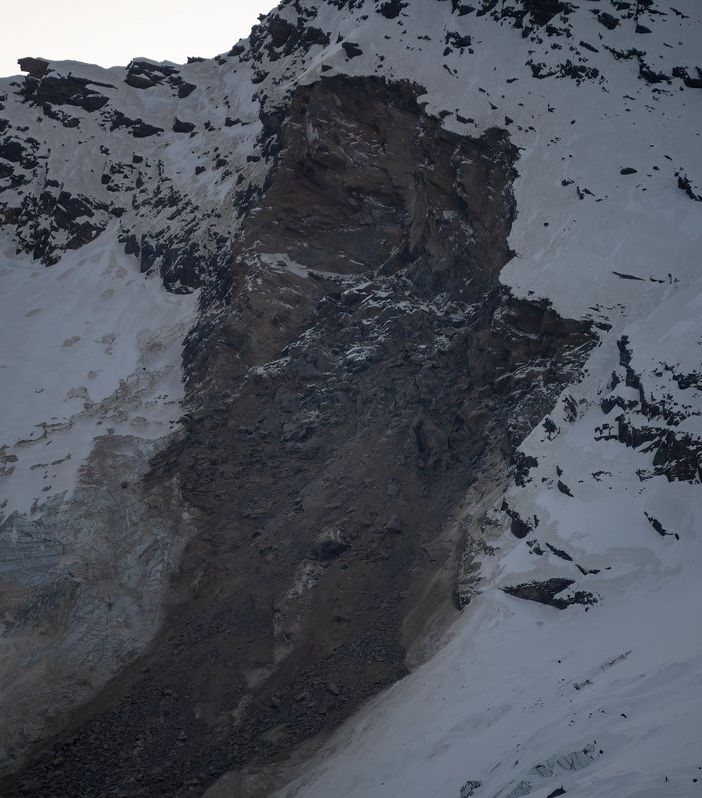 Monte Rosa: nuovo smottamento nella zona della Punta Tre Amici VIDEO