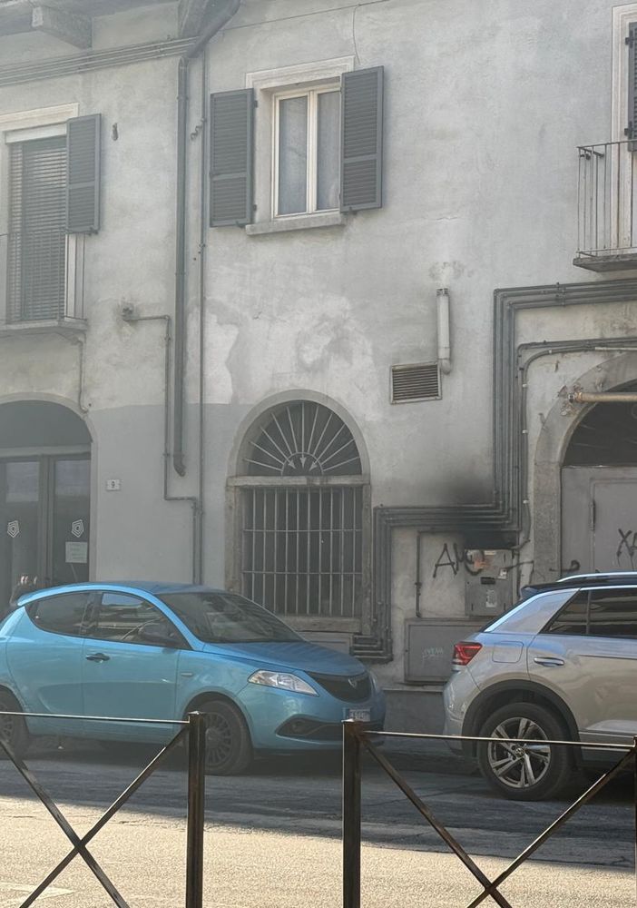 Fiamme da un contatore in via Cadorna FOTO E VIDEO