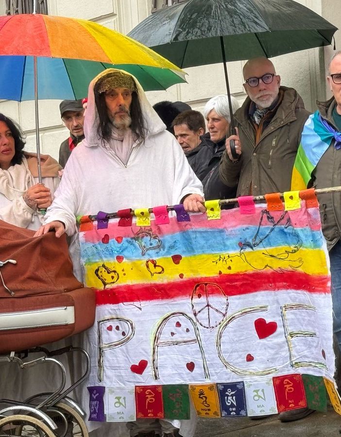 A Domo la manifestazione per la pace: &quot;Vogliamo un’Europa senza armi&quot; FOTO