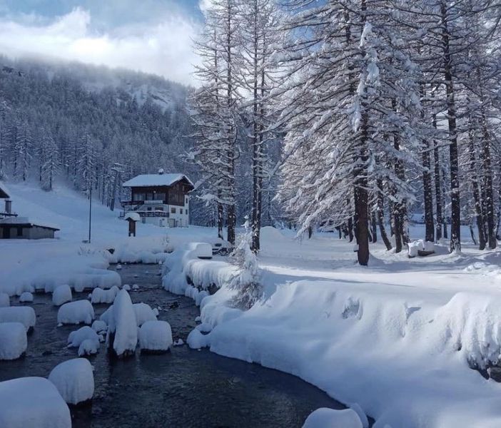 Paesaggio fiabesco all'Alpe Devero, sepolta da un manto di neve