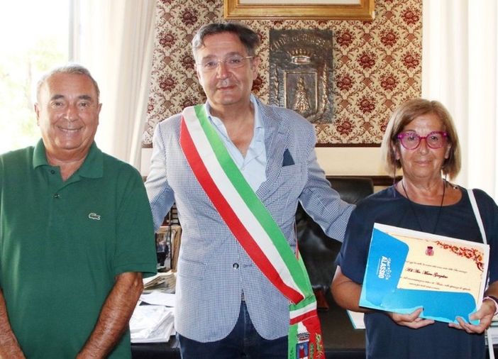 Dal 1954 ad Alassio per le vacanze, premiato il legale domese Marco Garzulino