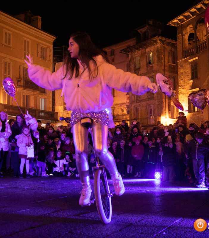 Feste natalizie, sabato 26 novembre si accende l'albero di piazza Mercato