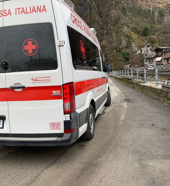 Scontro tra uno scooter e un'auto in Valle Bognanco, un ferito grave