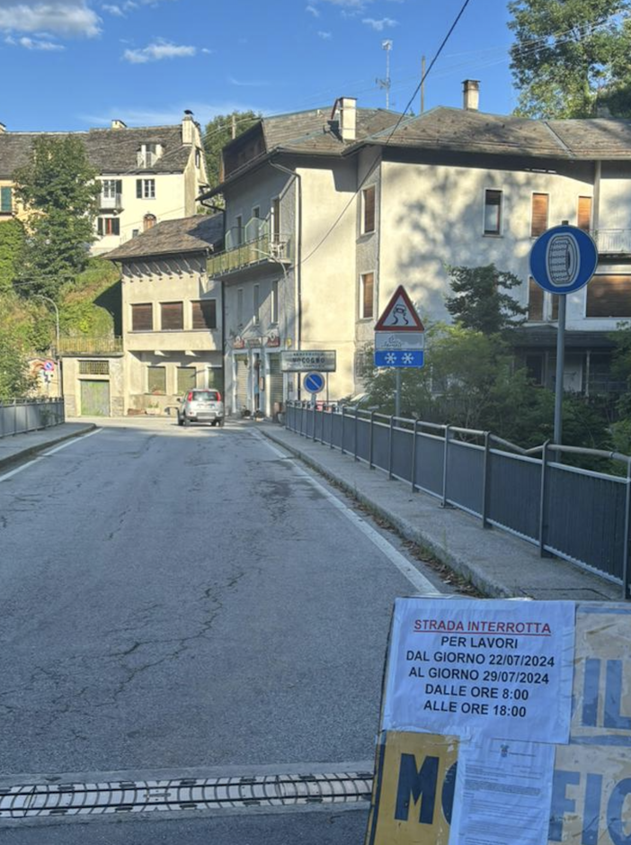 Si asfalta la strada, disagi a Craveggia e Toceno