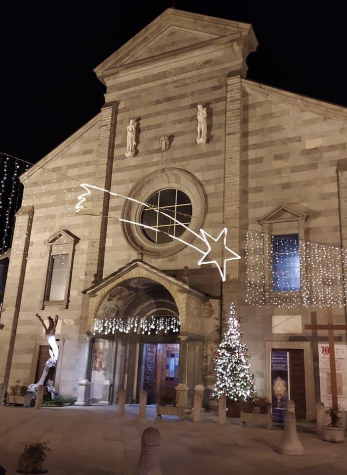 Avvento, un “addobbo” inconsueto nella chiesa Collegiata di Domodossola