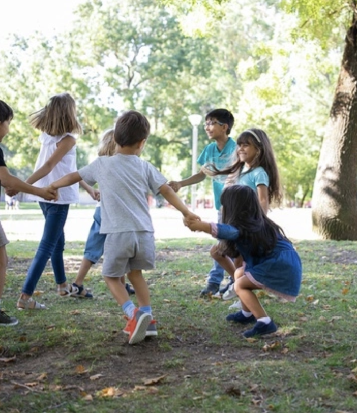 Giochiamo all’aperto. Meno videogames e piu’ socialita’, aria e movimento
