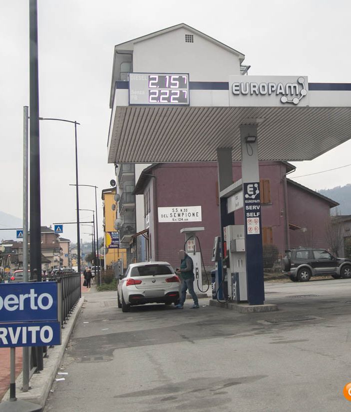 Caro benzina: azzerare le accise, per  le famiglie un risparmio di 874 euro