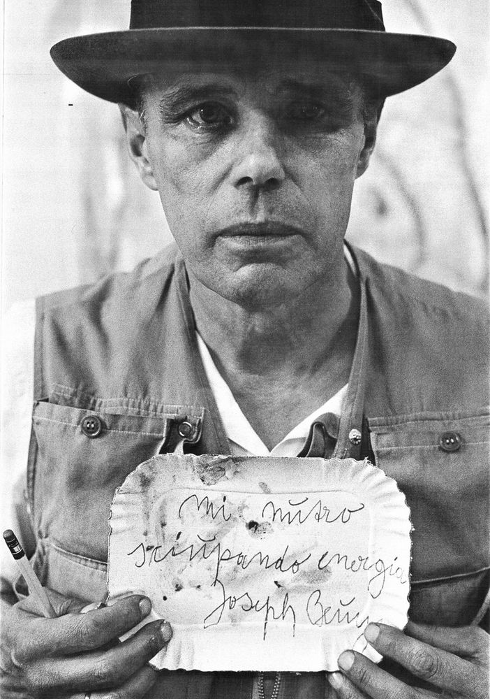 Martedì 22 da Sali &amp; Pistacchi Joseph Beuys ritratto da Michele Buonomo