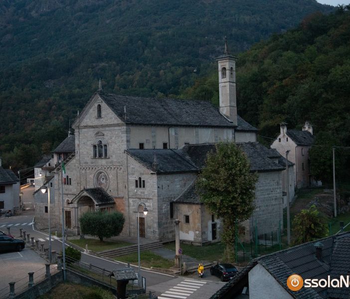 &quot;Natale sotto il campanile&quot;: una mostra di presepi e alberi artigianali