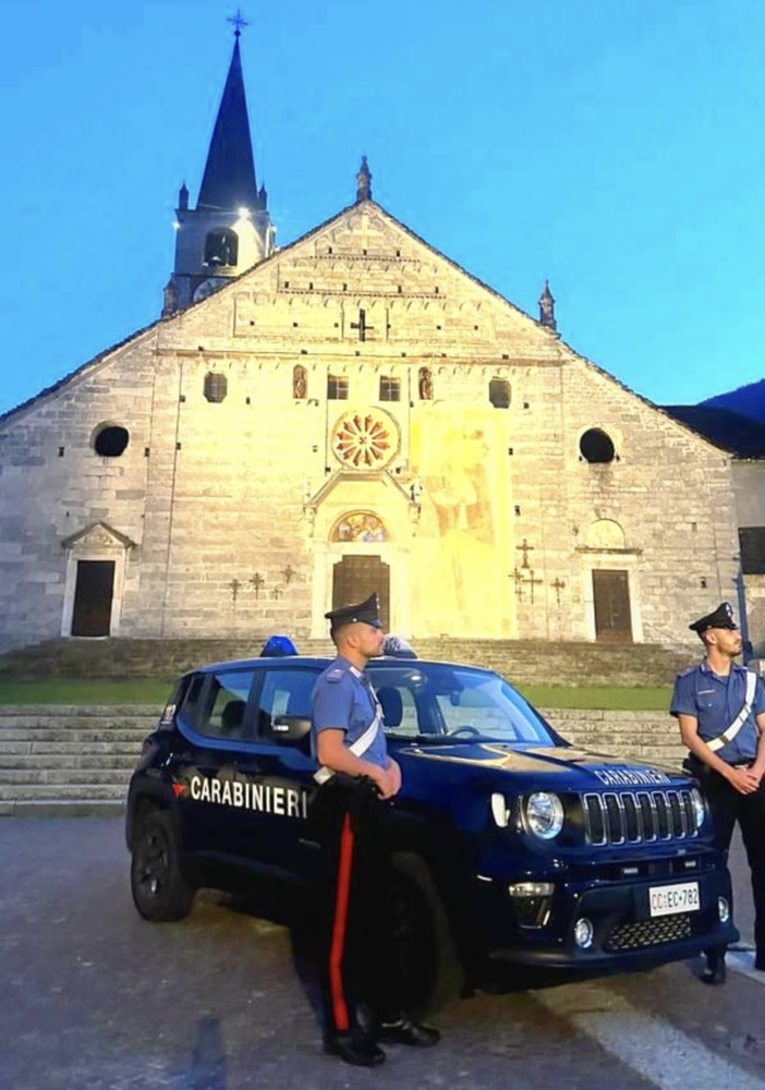 Rubano il bancomat ad un anziano e prelevano 600 euro, denunciata una coppia di romeni
