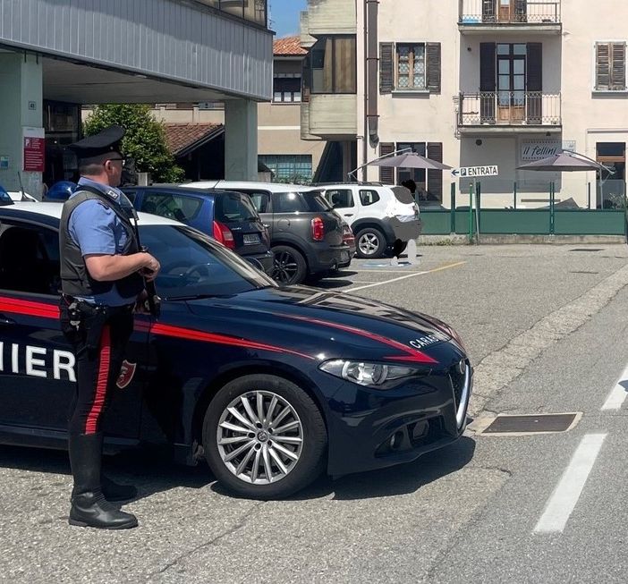 Bastona l'inquilino di un suo appartamento che non gli paga l'affitto, denunciato 40enne ossolano