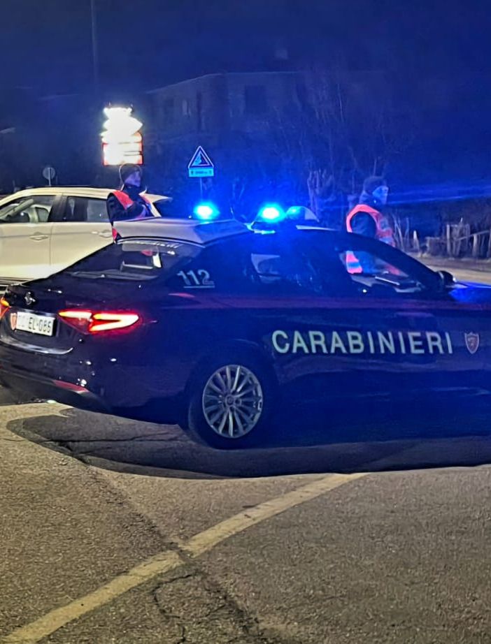 Crevola, due persone denunciate: una guidava senza assicurazione, l'altra senza patente