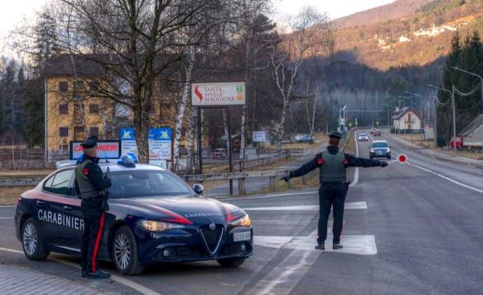 Lite tra due persone, spunta un coltello. Denunciato 54enne