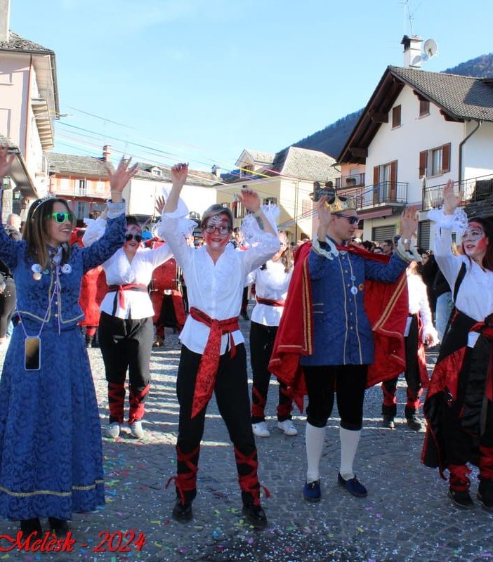 Grande partecipazione allo storico Carnuà de Melesk FOTO