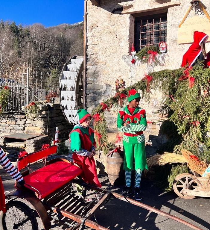 I giovani della Croce Rossa raccolgono i regali solidali per &quot;Il mulino di Babbo Natale&quot;