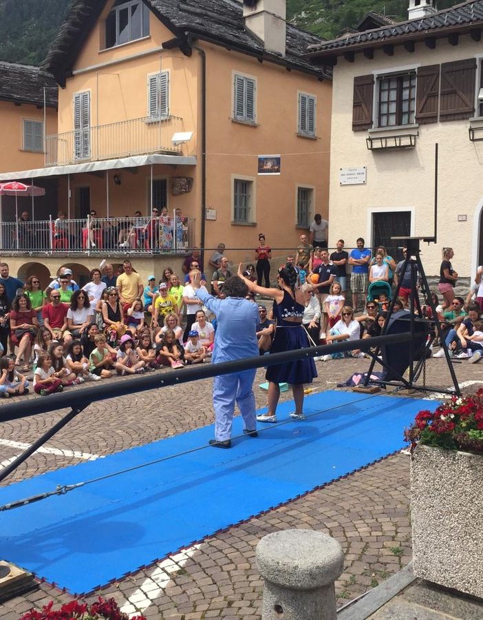 Castelli in Aria, a Villette torna il festival degli artisti di strada