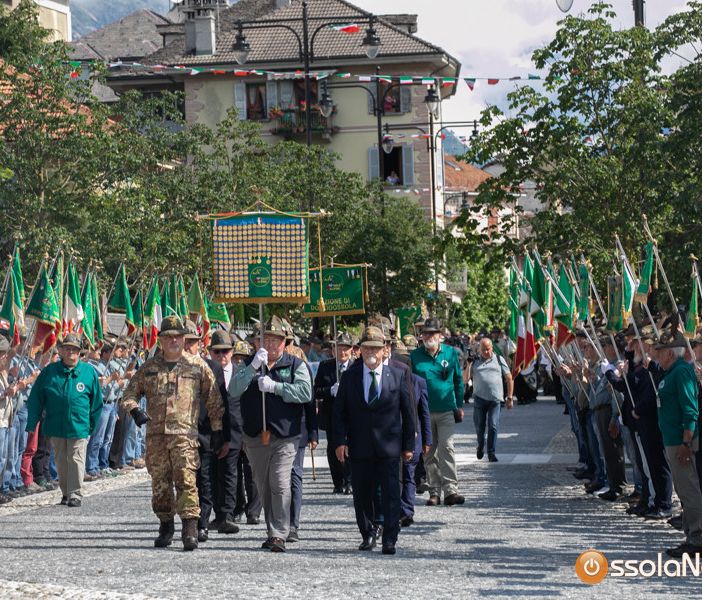 Domo ha reso onore alle sue penne nere FOTO E VIDEO