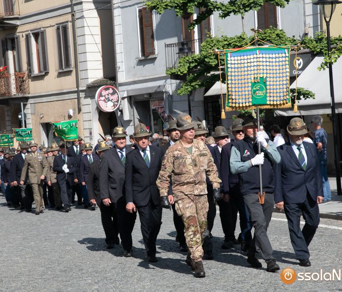 Tanta gente alla prima sfilata del centenario delle Penne nere domesi FOTO E VIDEO