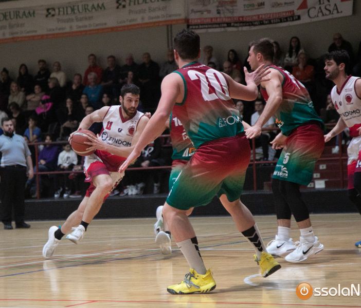 La Cestistica conquista Oleggio e celebra un'altra vittoria